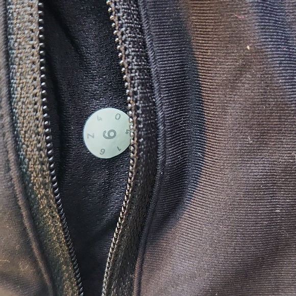 Lululemon Run Times Short Circuit Aurora Black Size 6 - Picture 4 of 5